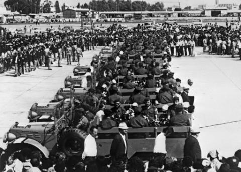Cercueils des athlètes israéliens, aéroport de Munich, 8 septembre 1972 