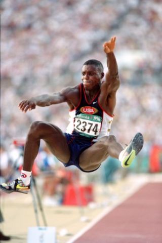 L'Américain Carl Lewis le 29 juillet 1996 aux Jo d'Atlanta - Don Emmert - AFP