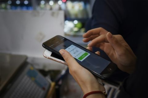 Achat en ligne par smartphone - Wang Zhao - AFP