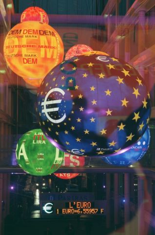Ballons aux couleurs de l'euro, mis en circulation le 1er janvier 2002 - Jack Guez - AFP -