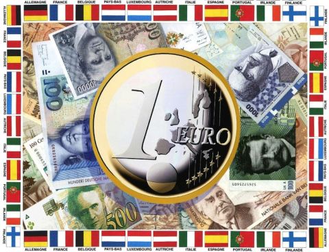 Montage de devises européennes - AFP