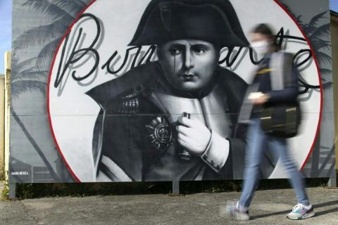Fresque représentant Napoléon à Ajaccio en Corse en 2021 - Pascal Pochard-Casabianca - AFP