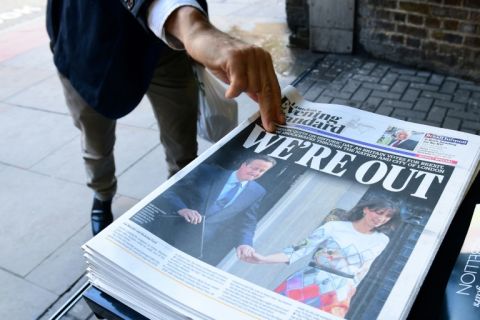 Une d'un journal au lendemain du référendum sur le Brexit - Leon Neal - AFP