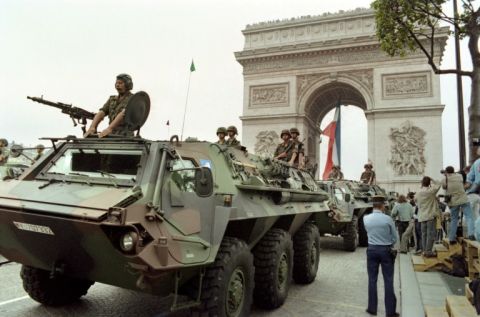 Soldats allemands participant au défilé du 14 juillet en 1994 - Bertrand Guay - AFP