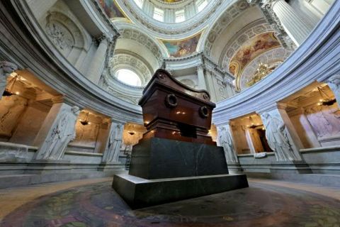 Tombeau de Napoléon sous le dôme des Invalides à Paris en avril 2021 - Thomas Coex - AFP