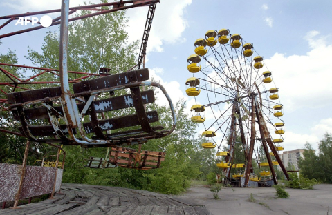 Manège dans la ville-fantôme de Pripyat près de Tchernobyl, le 26 mai 2003 - Sergei Supinsky - AFP