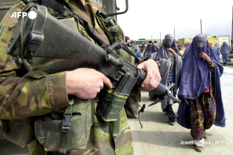 Soldats de la force internationale à Kaboul, le 17 février 2002 - Jewel Samad - AFP