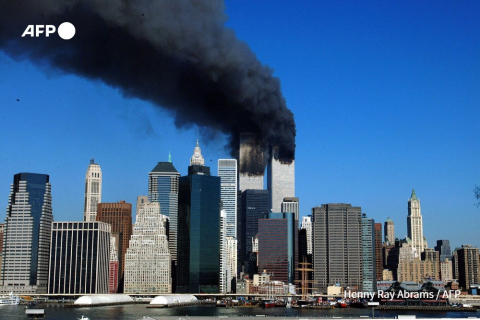The twin towers on fire - Henny Ray Abrams - AFP