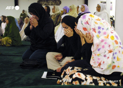 Muslim women in Los Angeles weep for 9/11 victims - Lee Celano - AFP