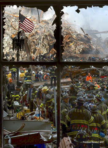 Pompiers et sauveteurs à Ground Zero le 14/09/2001 Preston Keres - AFP