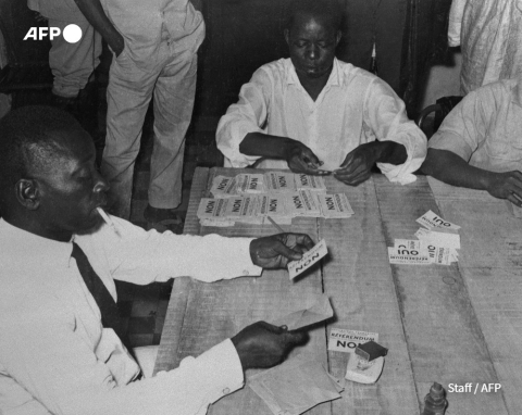 Guinée, Conakry, 28 septembre 1958, dépouillement des bulletins du référendum - AFP