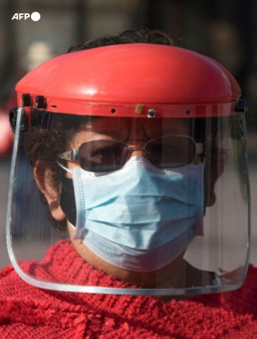 Une femme avec masque et visière anti-Covid à Mexico le 22 juillet 2020 - Claudio Cruz - AFP