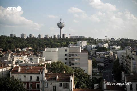 Vue d'un quartier de Pantin avec au fond la tour de communication TDF, située à Les Lilas-Romainville, le 23 septembre 2016 Philippe Lopez - AFP