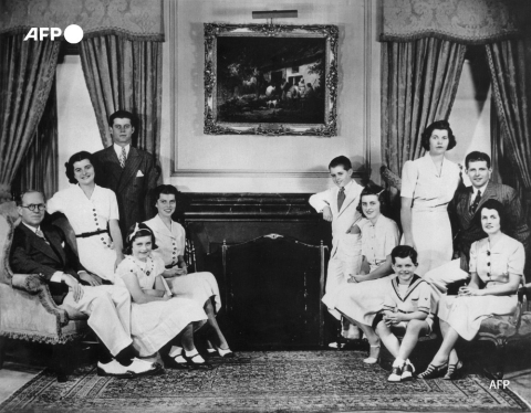 Washington DC, 10 décembre 1937, Joseph Kennedy, sa femme Rose et leurs enfants - AFP