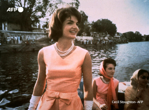 Par sa beauté, son élégance, sa culture, Jackie Kennedy est un atout de choix pour son mari Cecil Stoughton-Wh Photographs - JFK Presidential Library/AFP
