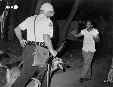 Policier et manifestant lors des émeutes de Newark (14 juillet 1967) - AFP