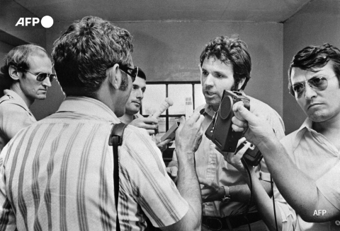 Picture released on March 6, 1975 shows US lawmaker Steve Symms from Idaho speaking to journalists, among them French AFP reporter Paul Leandri (R), at the Tan Son Nhat Airport, South Vietnam. Leandri was killed on March 13, 1973 in Saigon - AFP