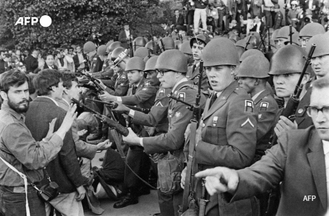 Anti-war youths are confronted by US Army troops on October 22, 1967 in front of the Pentagon in Washington, D.C. - AFP