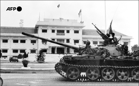 A tank of the North Vietnamese Army (NVA) April 30, 1975 in Saigon - AFP