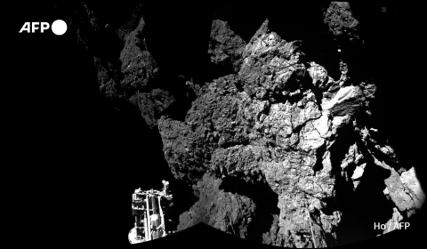 Une photo de l'Agence spatiale européenne (ESA), publiée le 20 mars 2015, montrant une vue de Philae sur les falaises d'Abydos - AFP