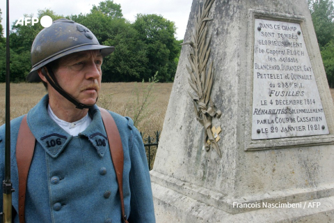 Le monument de Vingré (Aisne), dédié aux six soldats fusillés par erreur en 1914, réhabilités en 1921 - Francois Nascimbeni - AFP