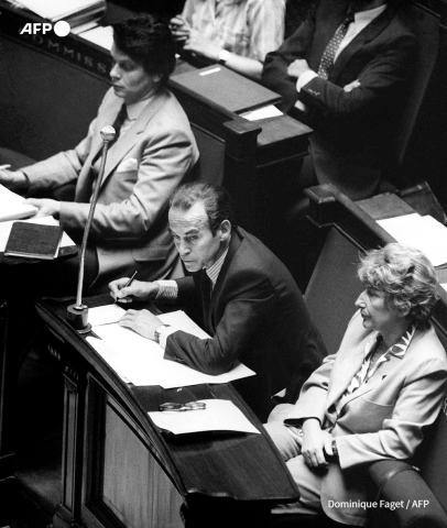 Le ministre de la Justice Robert Badinter (C), à l'Assemblée, le 17 septembre 1981 - Dominique Faget - AFP