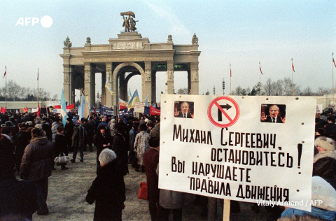 Des milliers de Moscovites assistent à un rassemblement de la Journée des droits de l'homme le 10 décembre 1989 - Vitaly Armand - AFP