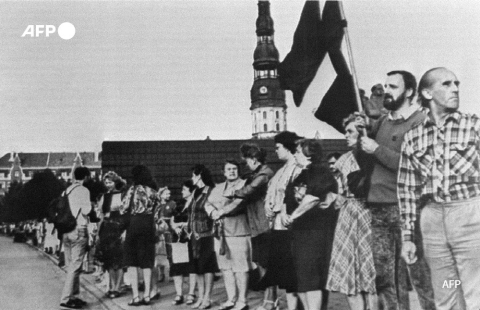 On August 23, 1989, two million Baltic citizens form a human chain linking Vilnius, Riga and Tallinn - TASS - AFP