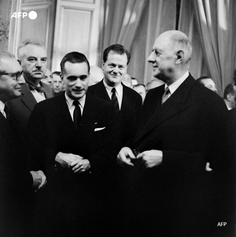 Réception à Matignon le 28 octobre 1959, pour la sortie du 3e tome des Mémoires du Général. - AFP