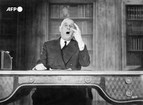 Le Général Charles de Gaulle annonce le cessez-le-feu qui a été conclu à Evian lors des négociations pour le réglement de la guerre d'Algérie, lors d'une allocution télévisée, le 19 mars 1962. - AFP