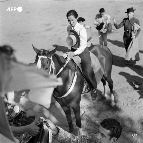 Francoise Gilot lors d'une corrida organisée par Picasso en aôut 1954 à Vallauris.  - AFP 