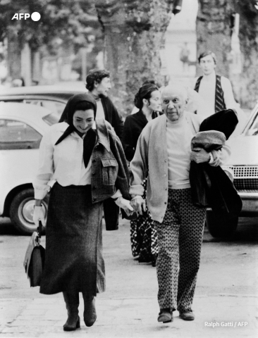 Pablo Picasso et Jacqueline en 1973 à Vallauris - Ralph Gatti - AFP