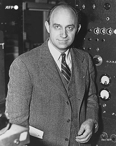 L'Italo-Américain Enrico Fermi, prix Nobel de physique, photographié ici entre 1943 et 1949 - AFP