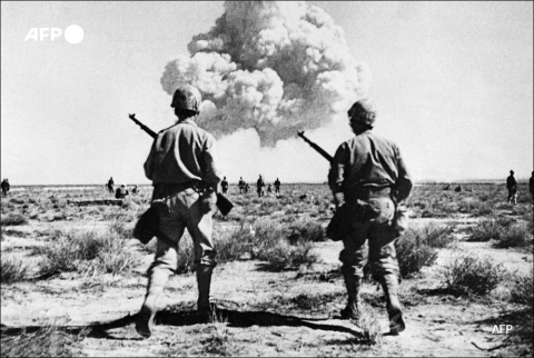 US soldiers watch the H-bomb test in 1952 - AFP