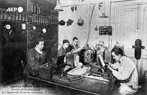 Service de transmission au siège de l'agence Havas à Paris en 1922 - AFP
