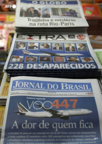 Unes de journaux brésiliens après la disparition du vol Rio-Paris - Vanderlei Almeida - AFP