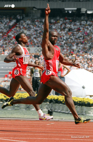 Ben Johnson franchit en tête la ligne d'arrivée du 100 mètres aux JO de Séoul - Romeo Gacad - AFP