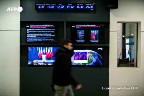 Ecrans dans le hall d'entrée de l'AFP à Paris en février 2018 - Lionel Bonaventure - AFP