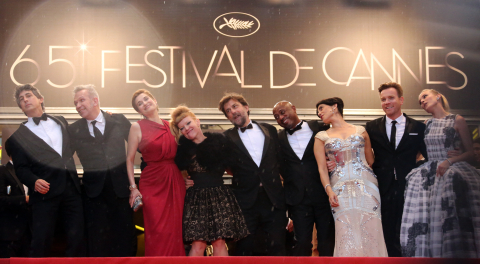 Le jury du 65e festival de Cannes photographié en haut des marches le 27 mai 2012 LOIC VENANCE - AFP
