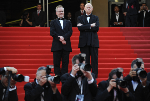 Thierry Frémaux (G) et Gilles Jacob attendent l'équipe d'un film en haut des marches du palais des festivals, le 19 mai 2010 ANNE-CHRISTINE POUJOULAT - AFP