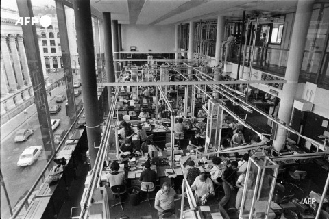La salle de rédaction de l'AFP à Paris en 1975 - AFP
