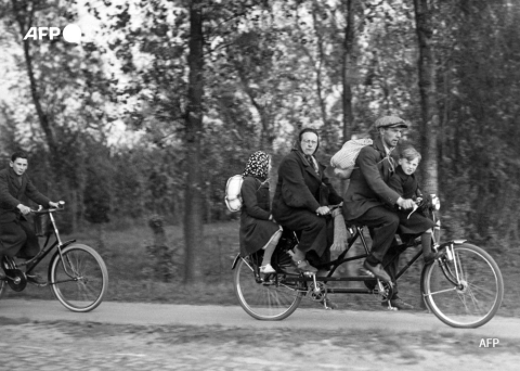 Une famille française fuyant l'avancée de l'armée allemande en mai 1940 - AFP