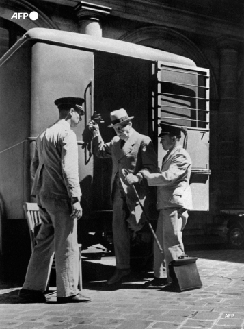 Philippe Pétain arrive au Palais de Justice de Paris pour être jugé devant la Haute Cour - AFP
