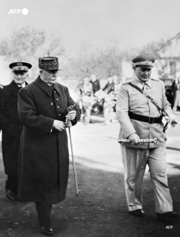 Pétain et l'amiral Darlan photographiés avec Goering lors de leur entrevue à Saint Florentin, le 1er décembre 1941 - AFP