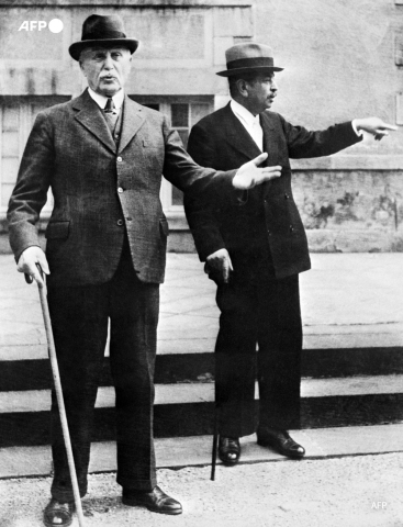 Philippe Pétain et Pierre Laval, les deux hommes forts du régime de Vichy, en 1942 - AFP