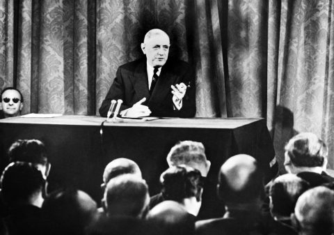 Charles de Gaulle, le 11 avril 1961, lors d'une conférence presse à l'Elysée au cours de laquelle il réaffirme la volonté de la France de poursuivre ses essais nucléaires au Sahara - AFP