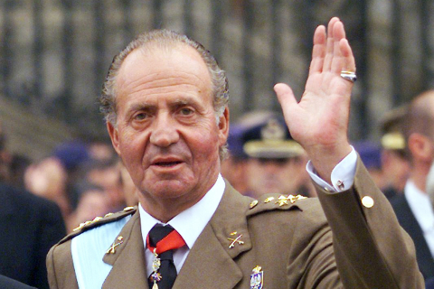 Juan-Carlos 1er à sa sortie de la cathédrale de Saint-Jacques de Compostelle le 25 juillet 1999 - AFP