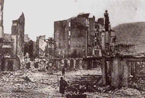 Guernica bombardée le 26 avril 1937. - AFP